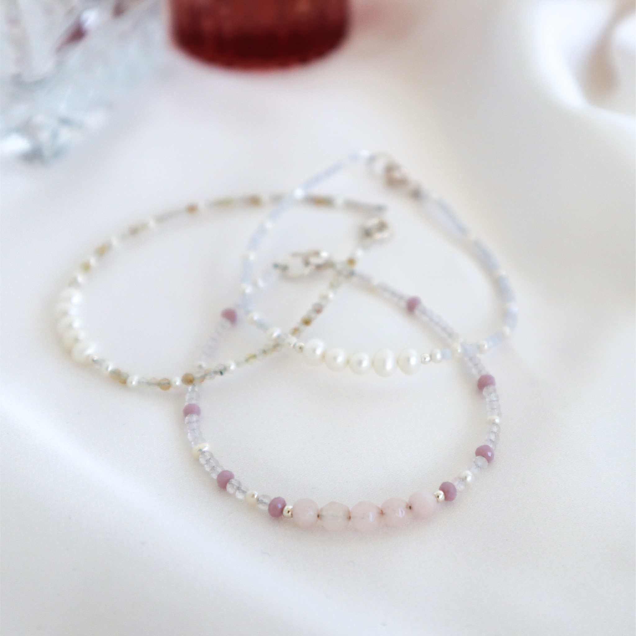 Pulsera de cuarzo rosa natural, calcedonia, perla blanca y broche de plata .925, Joyería para Mujer de Anante Joyería