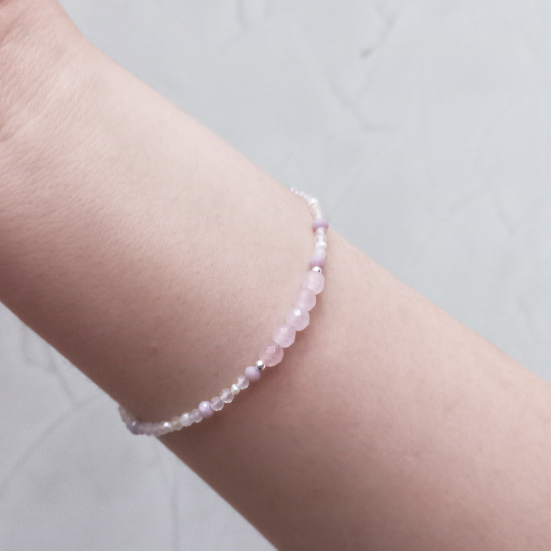 Pulsera de cuarzo rosa natural, calcedonia, perla blanca y broche de plata .925, Joyería para Mujer de Anante Joyería