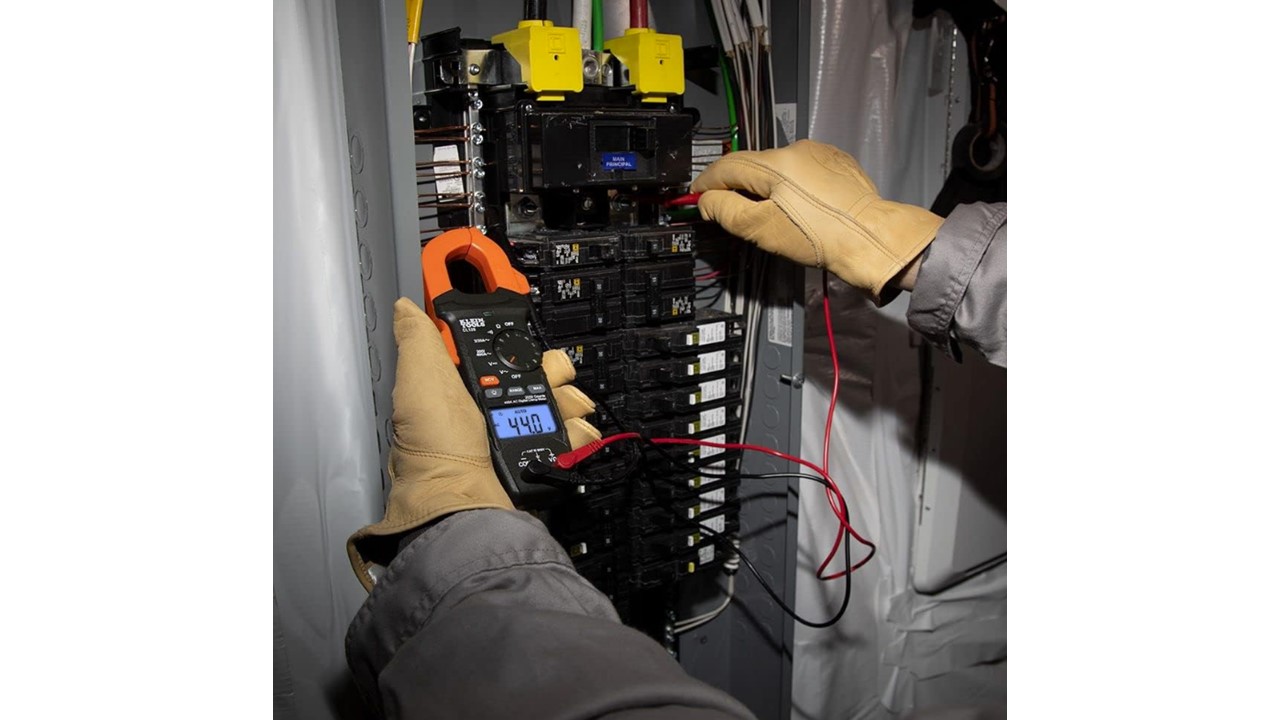 Multímetro digital de gancho de rango automático de 400 A CA.  CL120 Klein Tools