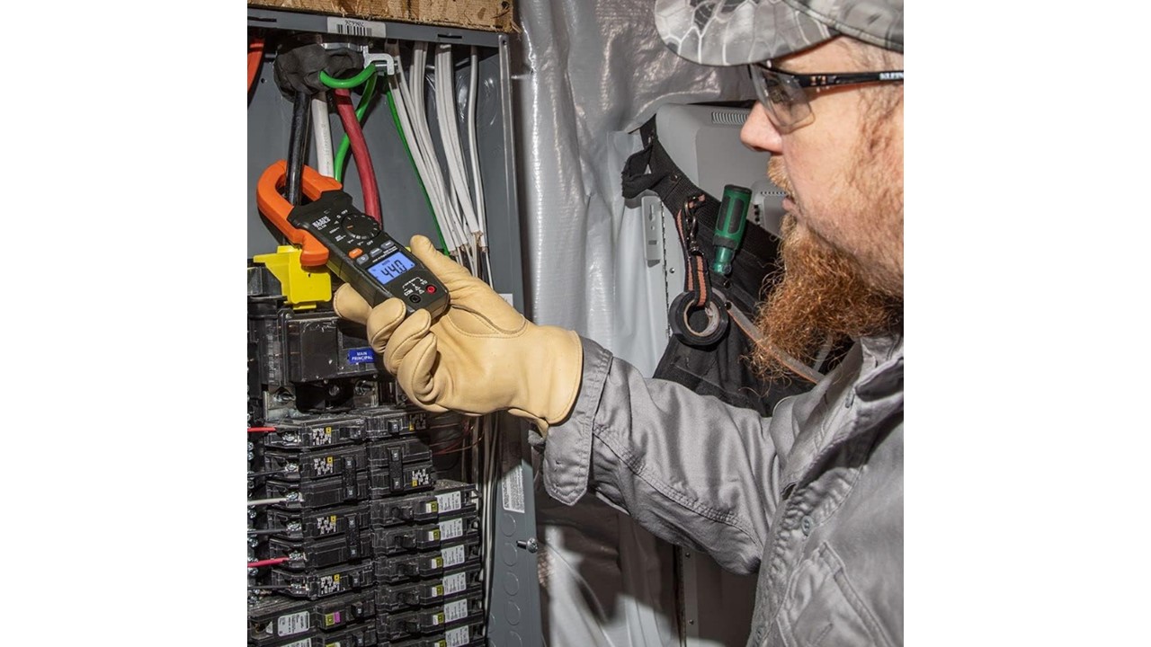 Multímetro digital de gancho de rango automático de 400 A CA.  CL120 Klein Tools