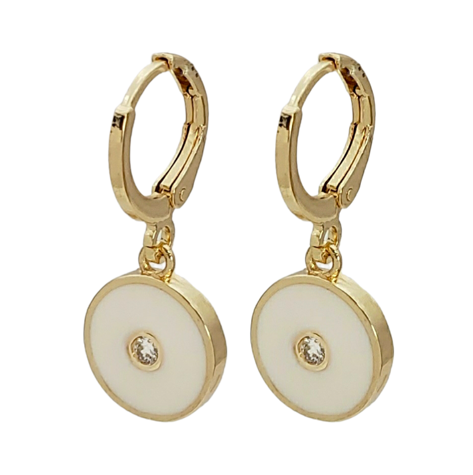 Aretes tipo huggie en chapa de oro boton esmaltado blanco y zircónia
