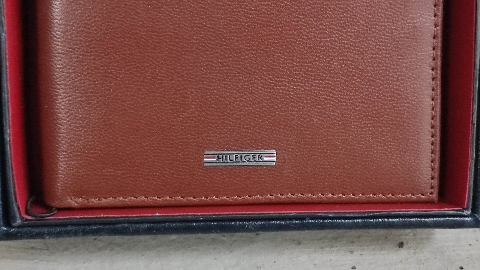 Elegante Cartera De Piel Tommy Hilfiger Original Caballero