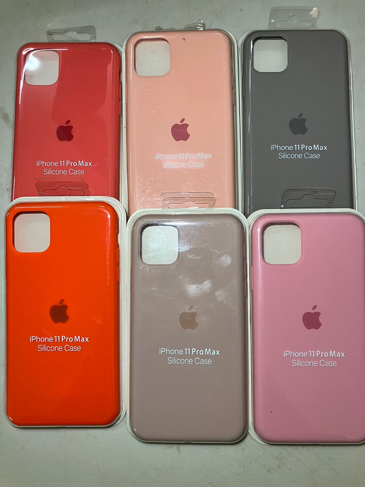 Case iPhone 11 Pro Max Gris Claro Logo Silicon y Microfibra Funda Protector