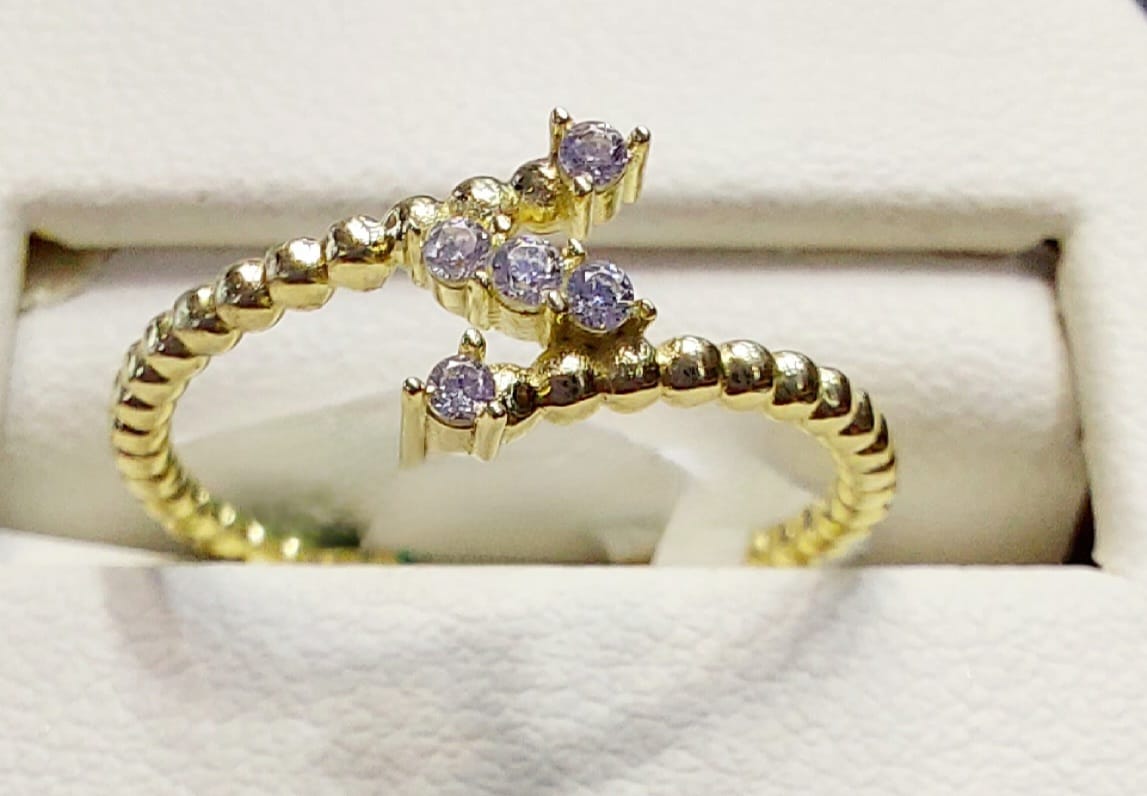 Anillo Moderno Zirconias Oro 10 K. + Obsequio