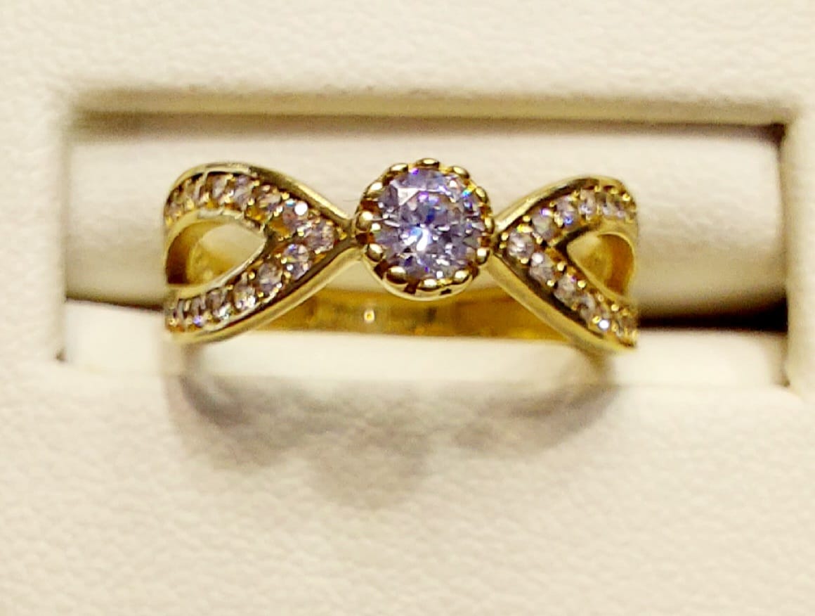 Anillo Compromiso Zirconias Oro 10K. + Obsequio
