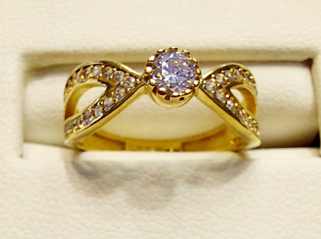 Anillo Compromiso Zirconias Oro 10K. + Obsequio