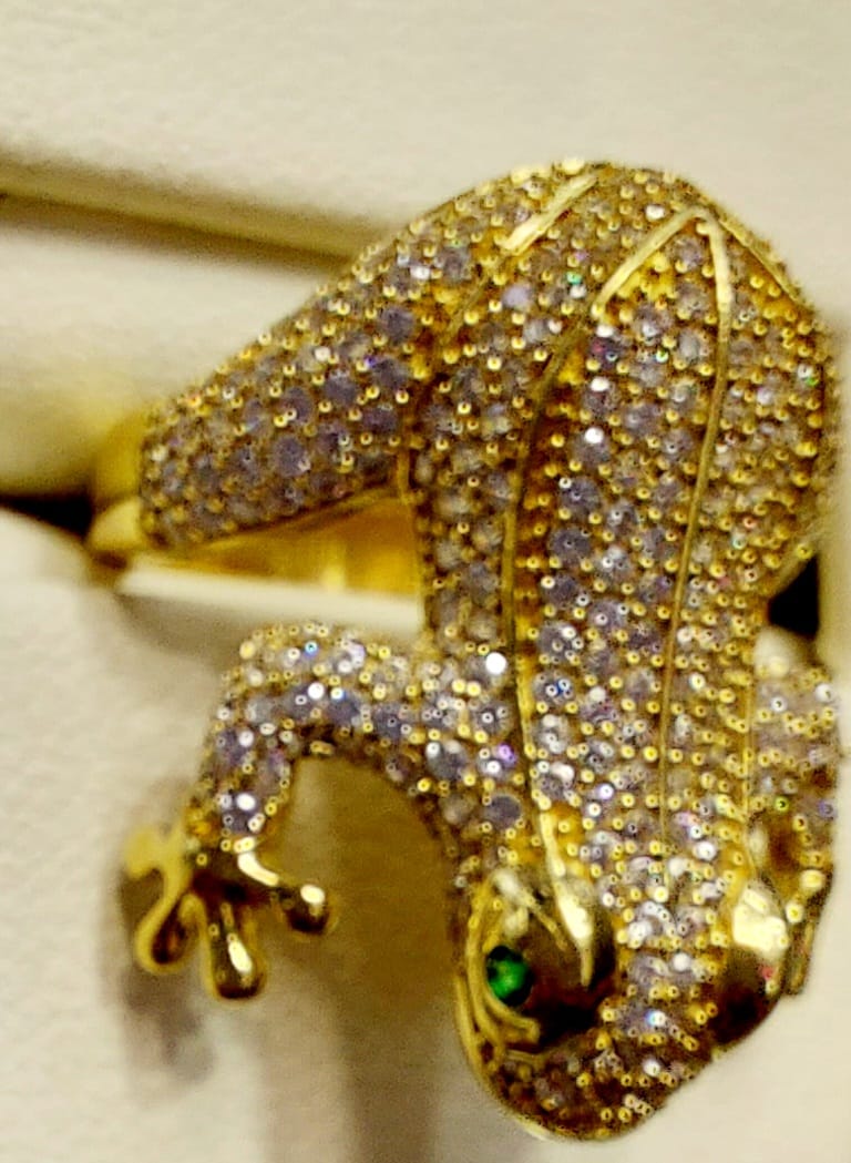 Anillo Rana Zirconias Oro 10 K. + Obsequio