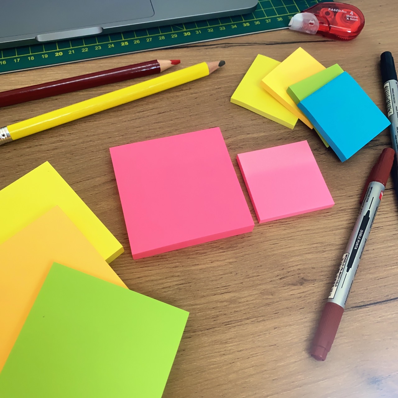 Notas Adhesivas Removibles Chica,Posits de Colores, Pack de 5 Bloc de Notas 50 x 50 mm para Recordatorios, escuela, oficina trabajo total 250 hojas