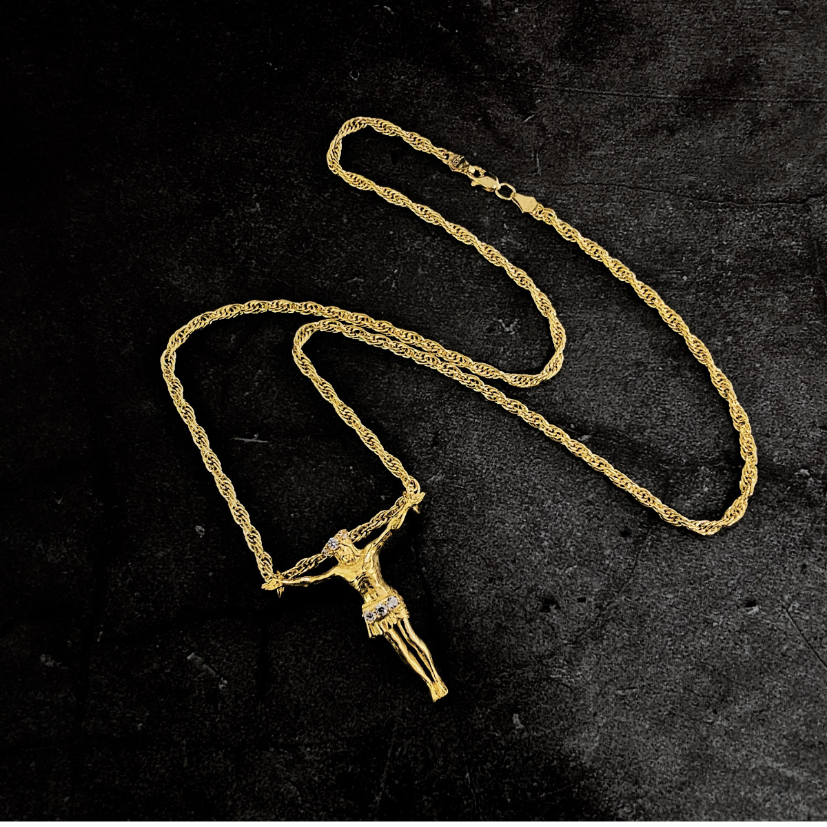 Cadena y dije cristo en plata .925 Hombre con chapa de oro 14k. Incluye certificado