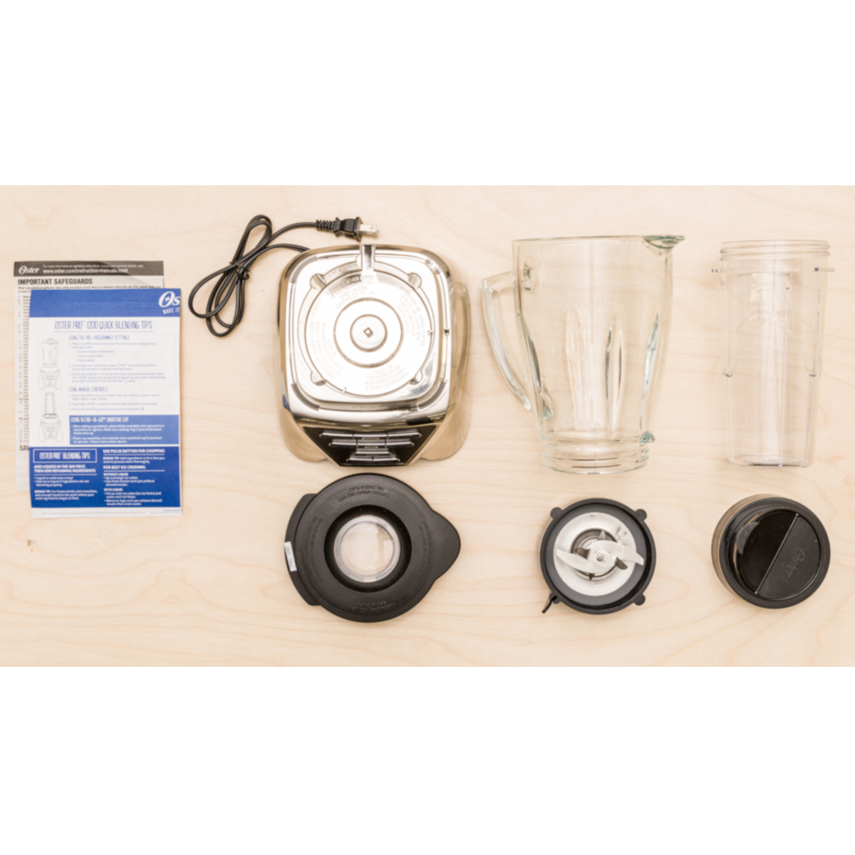  Licuadora Oster Pro 1200 con Tarro de Vidrio y Taza de Batido, Níquel Cepillado - Potencia y Versatilidad en un Diseño Elegante