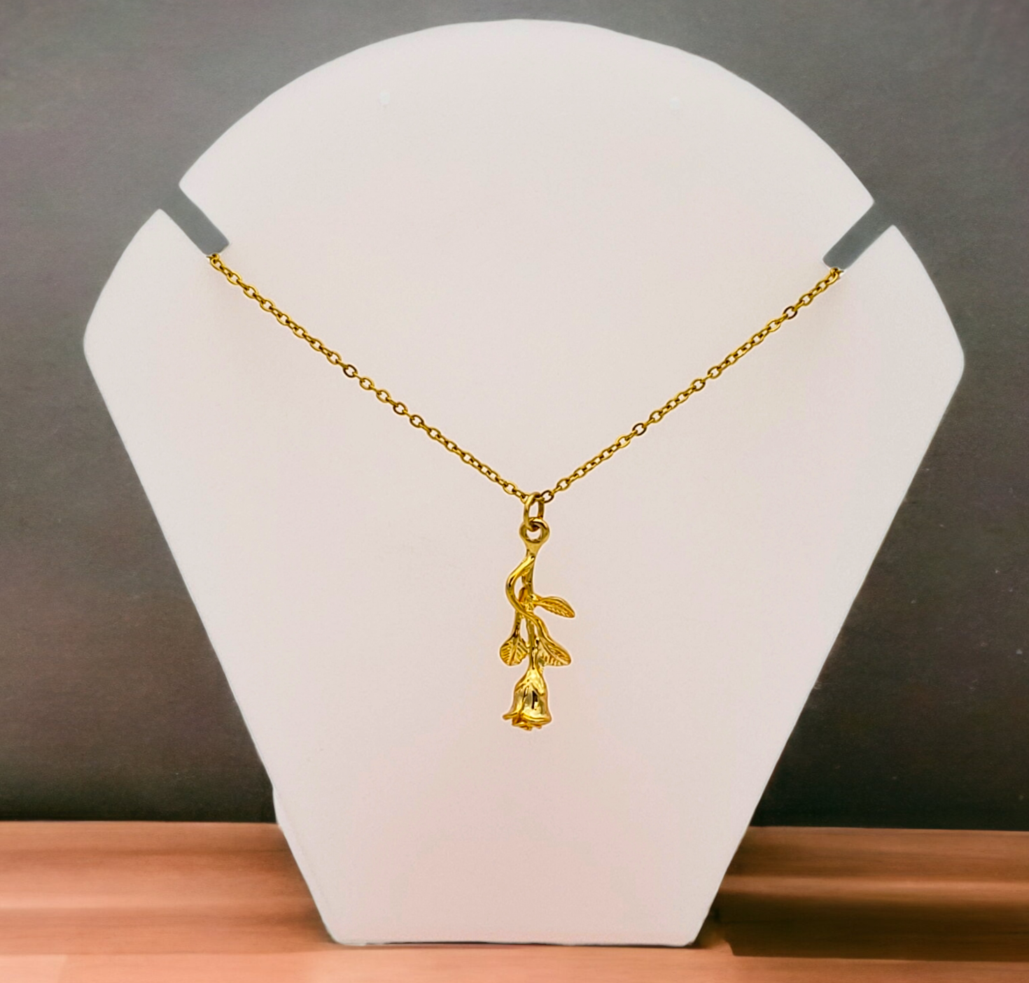 Collar en chapa de oro dije rosa invertida