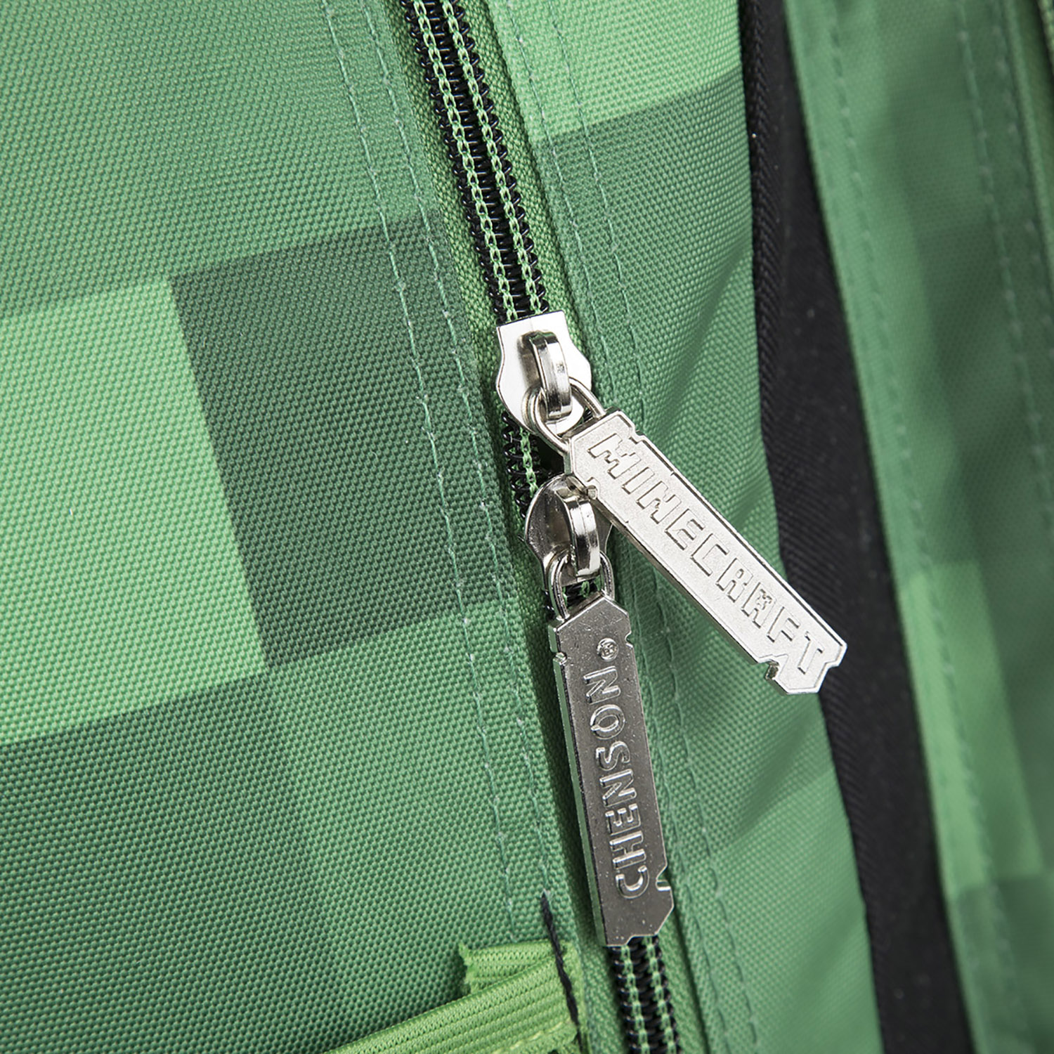 Mochila Chenson con Baston y Ruedas con Luz Minecraft MC65652-G Carg