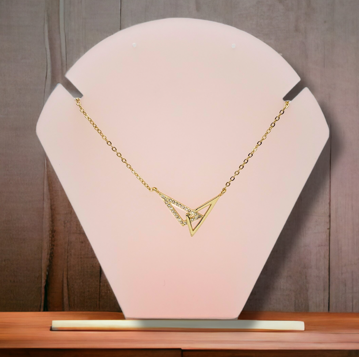 Collar en chapa de oro triángulos entrelazados