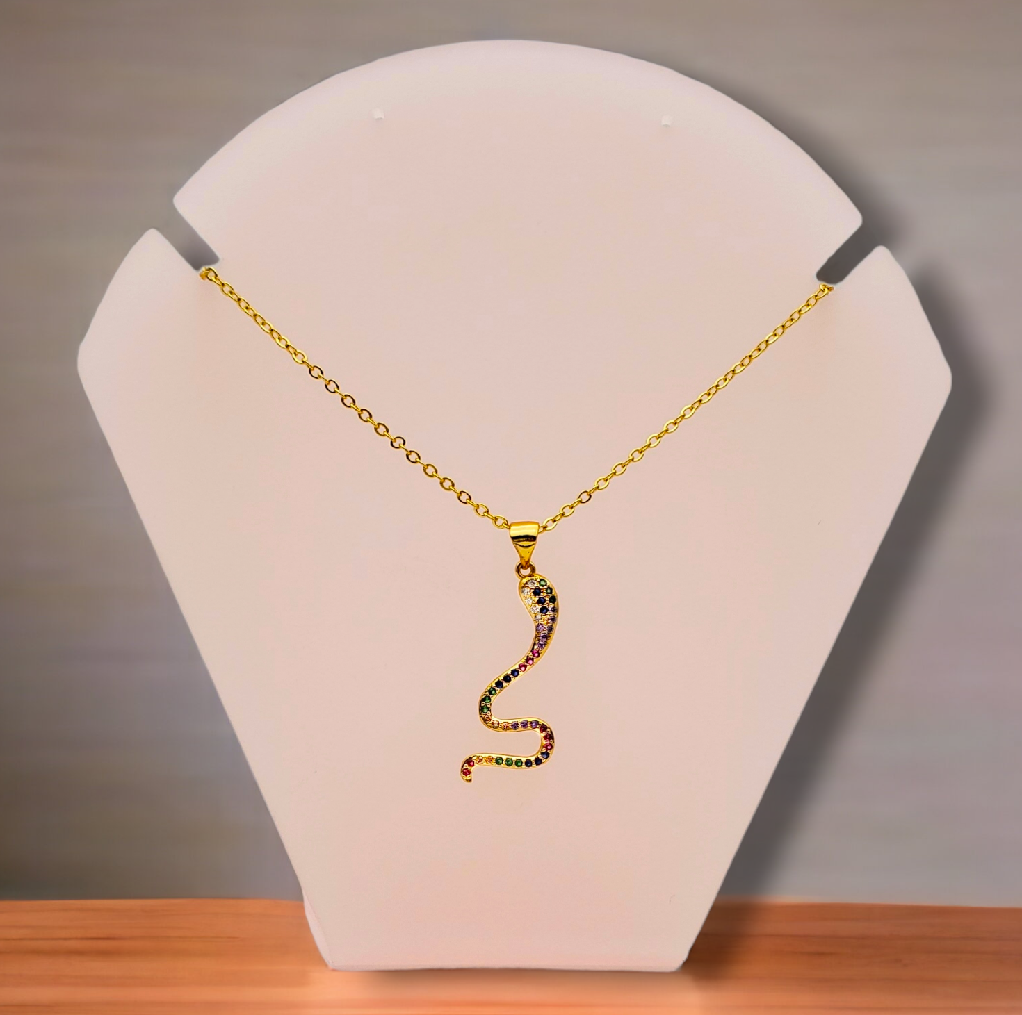 Collar en chapa de oro dije serpiente