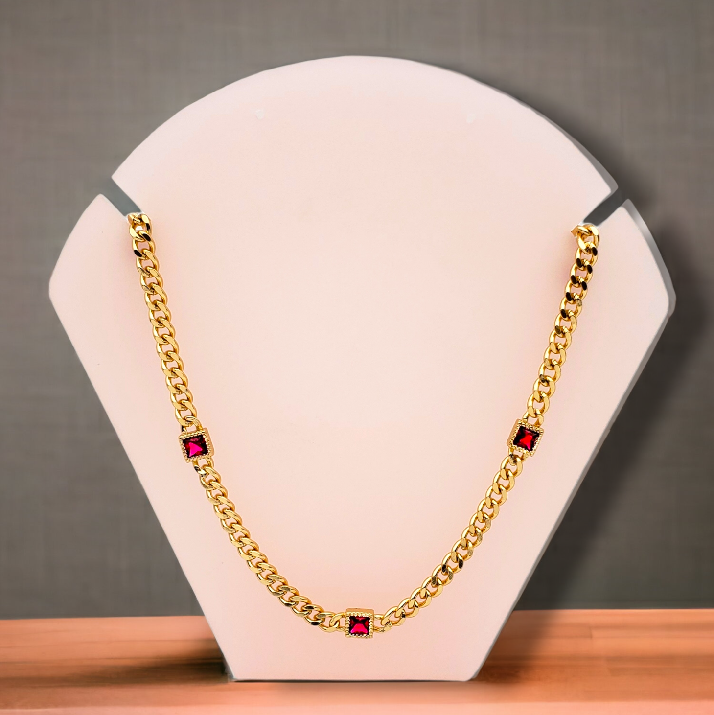 Cadena tejido cubana en chapa de oro y cuadros zircónia magenta