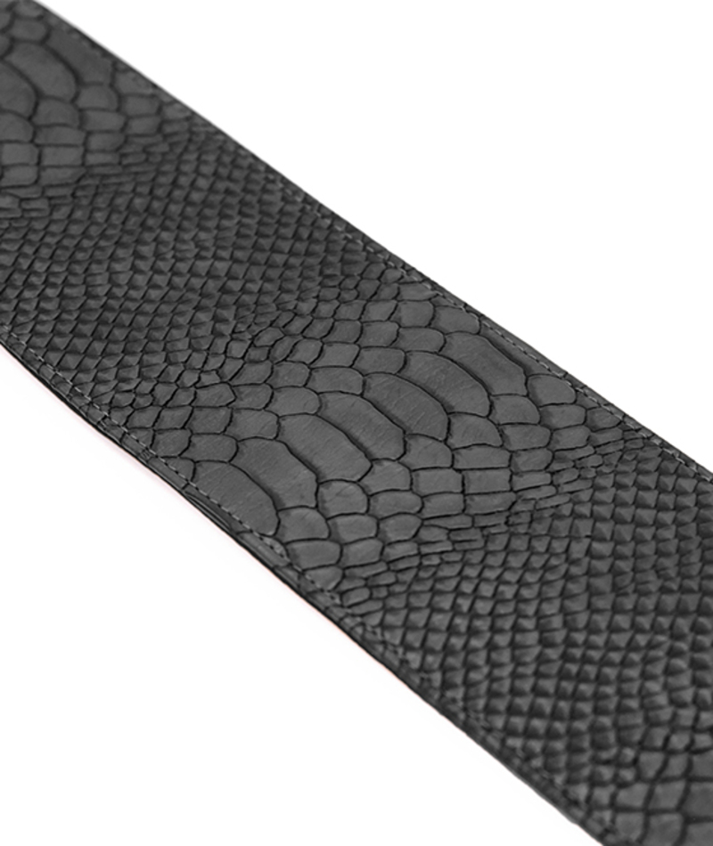 Cinto Grabado A ÁNGELOZANO de piel sintética  con grabado de víbora.