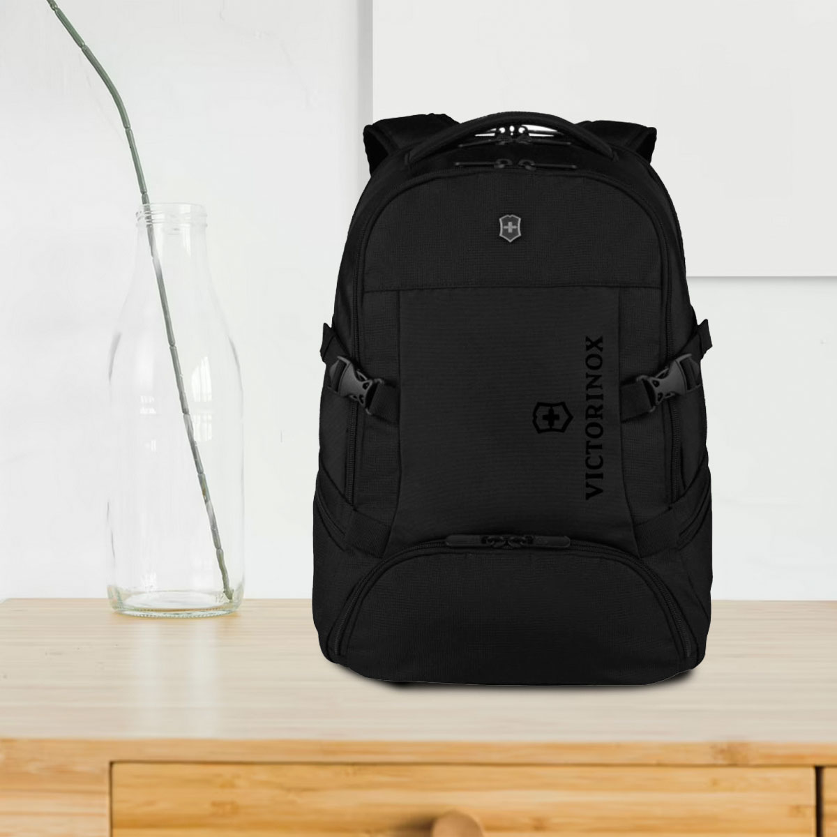 Mochila con almacenamiento multifuncional Vx Sport EVO Deluxe, color Negro, Victorinox