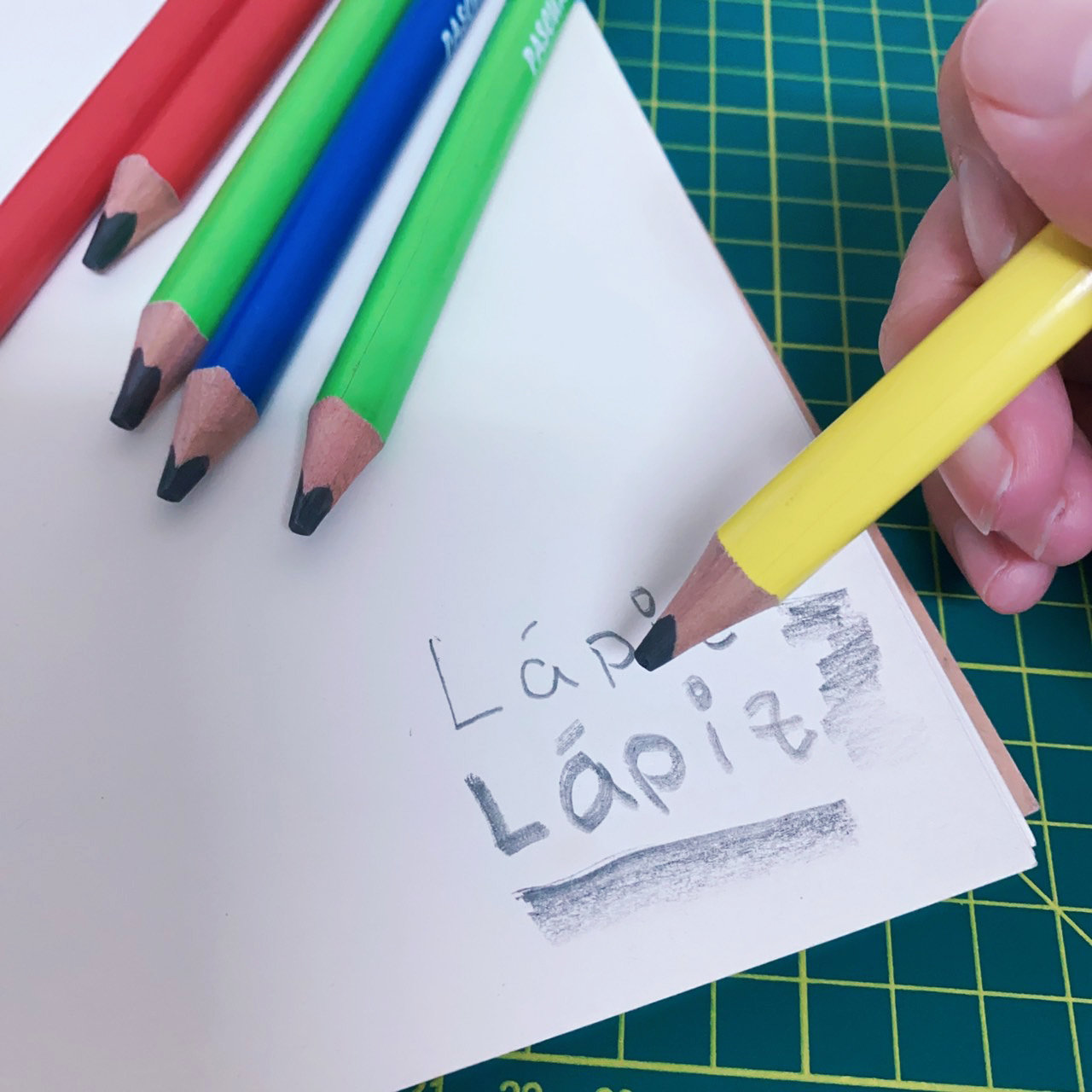 Lápices Jumbo Entrenador Triangulares 2HB, Caja de 6, Con Goma, Útiles Escolares Para Diestros y Zurdos