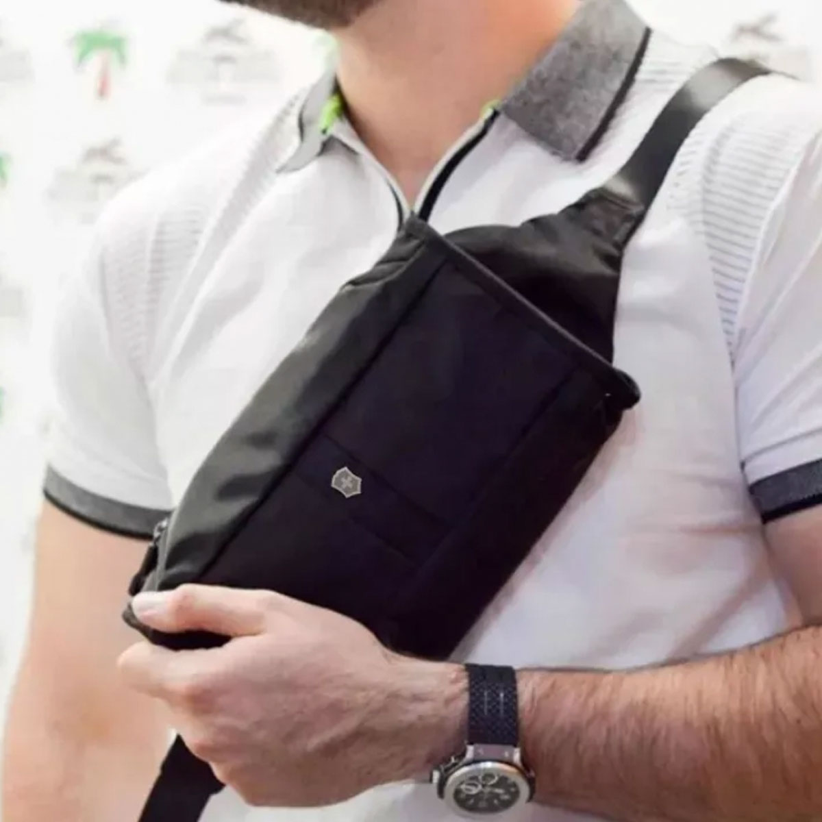 Lumbar Pack con bolsillos de material respirable, Accesorios de viaje, color Negro, Victorinox