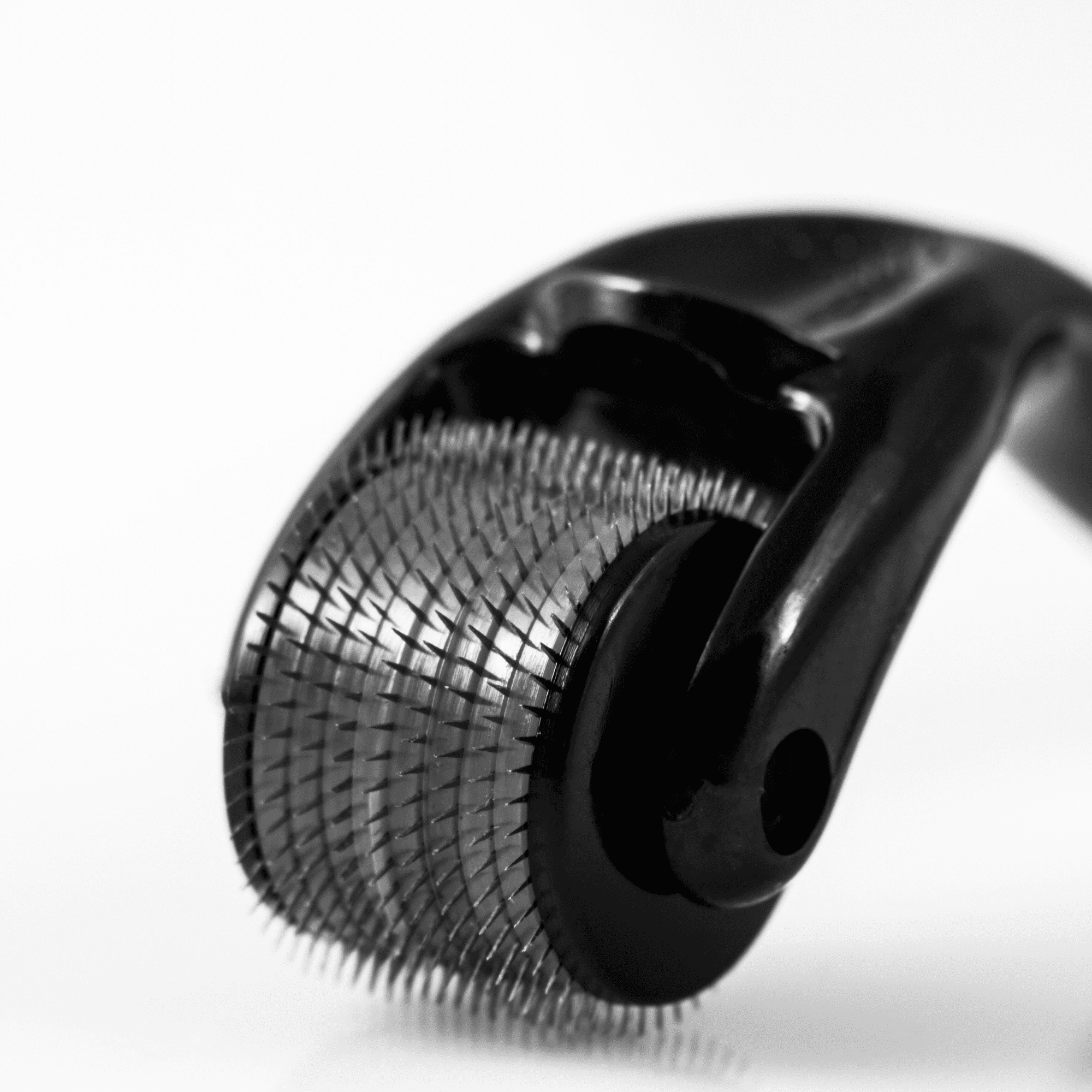 DERMAROLLER RODILLO PARA BARBA DERMAFOL 0.5 MM AGUJA TITANIO.