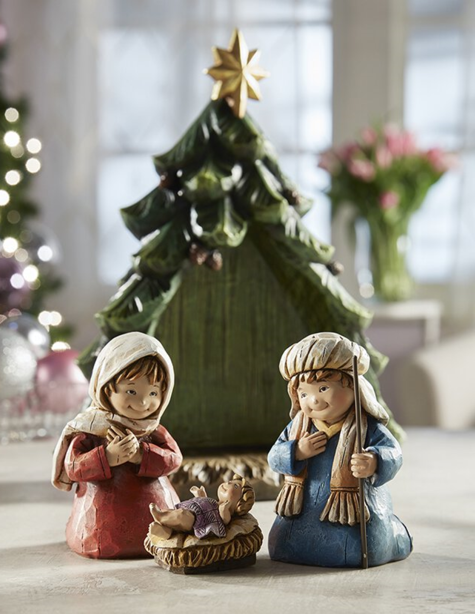 Nacimiento niños pino verde