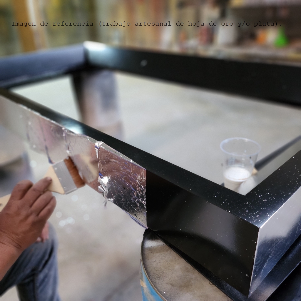 Espejo a muro familia Heinola acabado con hoja de plata (proceso artesanal).