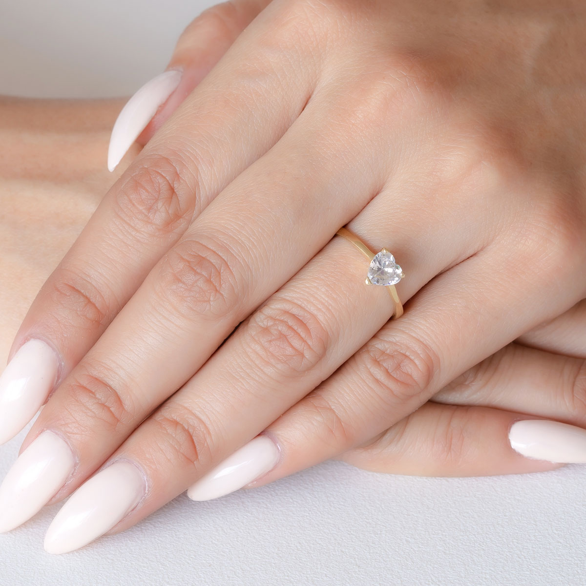 ANILLO DE COMPROMISO 14K ORO AMARILLO CON PIEDRA CORAZÓN SWAROVSKI ABBA JOYAS