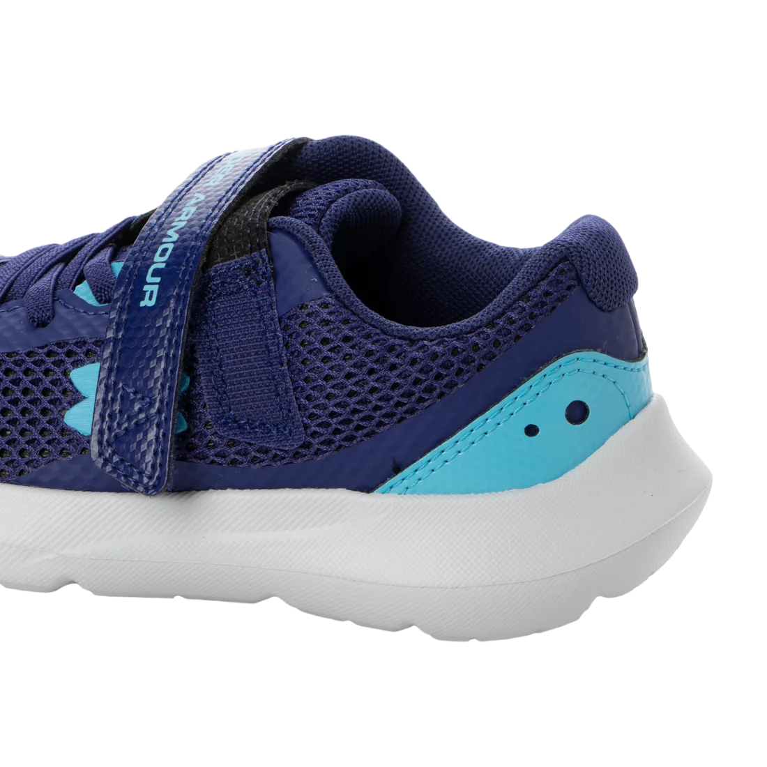 Tenis Under Armour Junior UA BPS Surge 33024991501