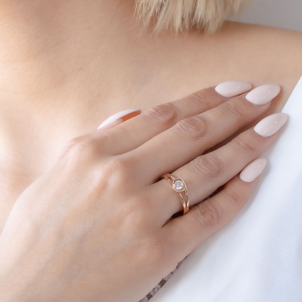 ANILLO DE COMPROMISO 14K ORO ROSA CON PIEDRA PÉTALOS ABBA JOYAS