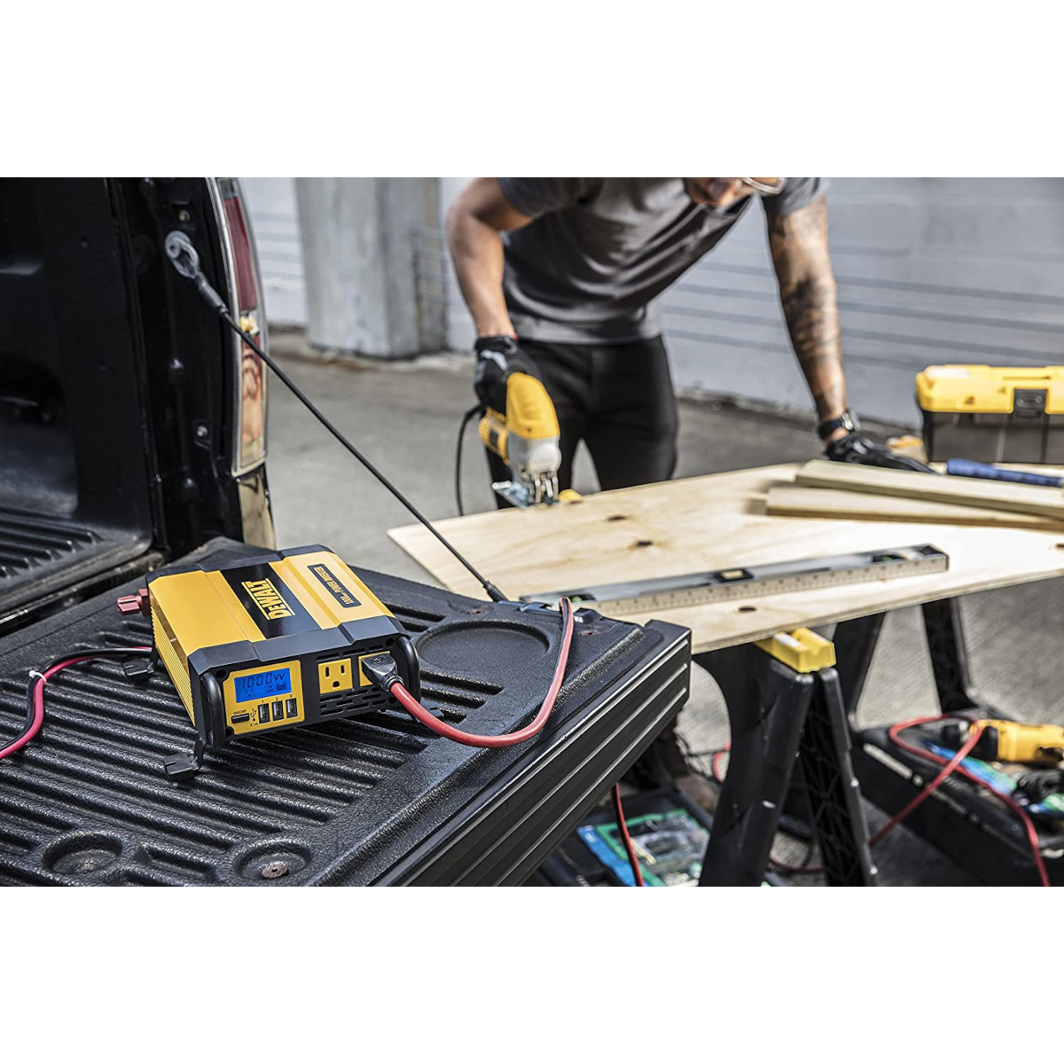 Inversor de Potencia DEWALT DXAEPI1000: Potencia Portátil y Versátil para tus Dispositivos (1000 W, 2000 W)