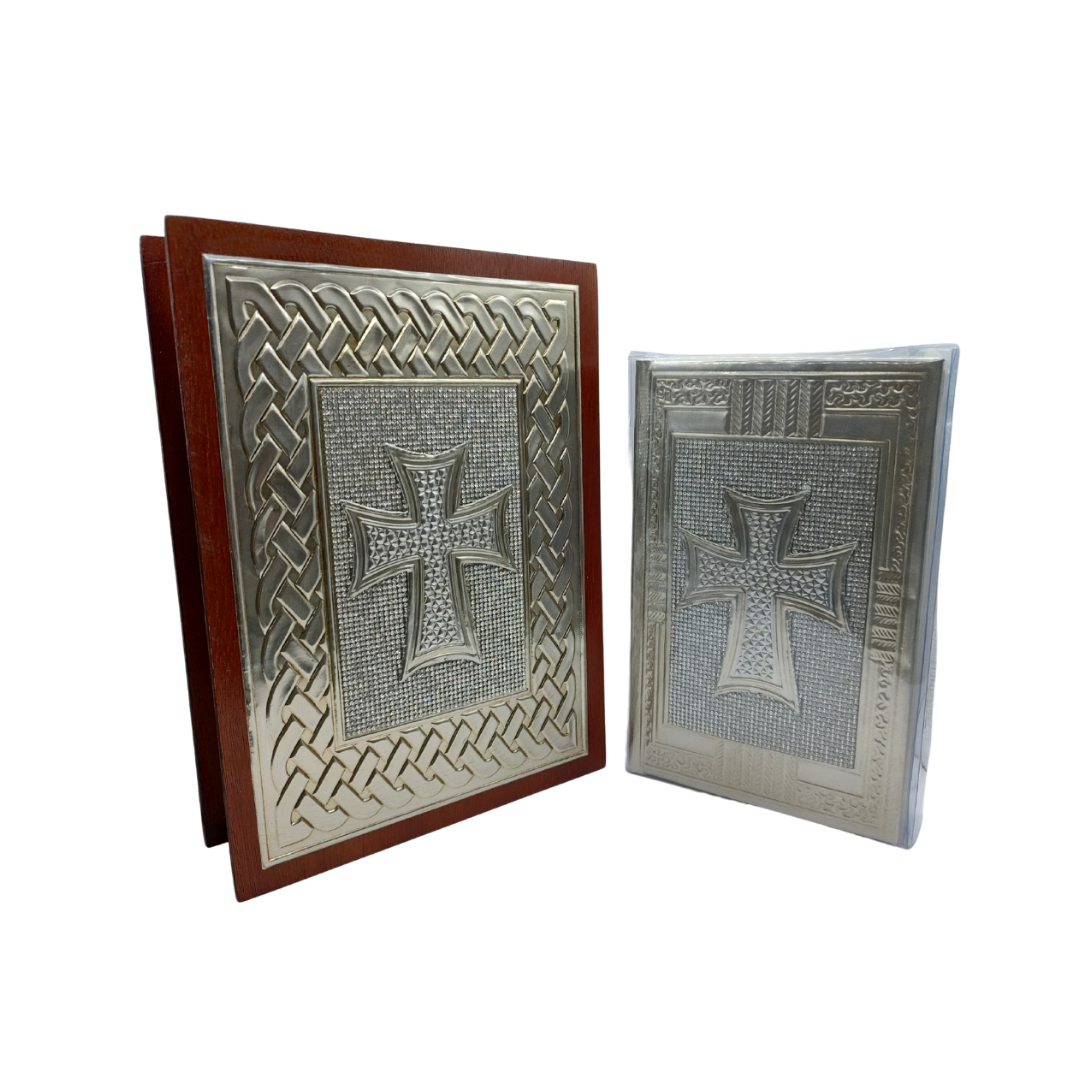 Biblia Latinoamericana Con Caja De Madera Cruz Modelo 1