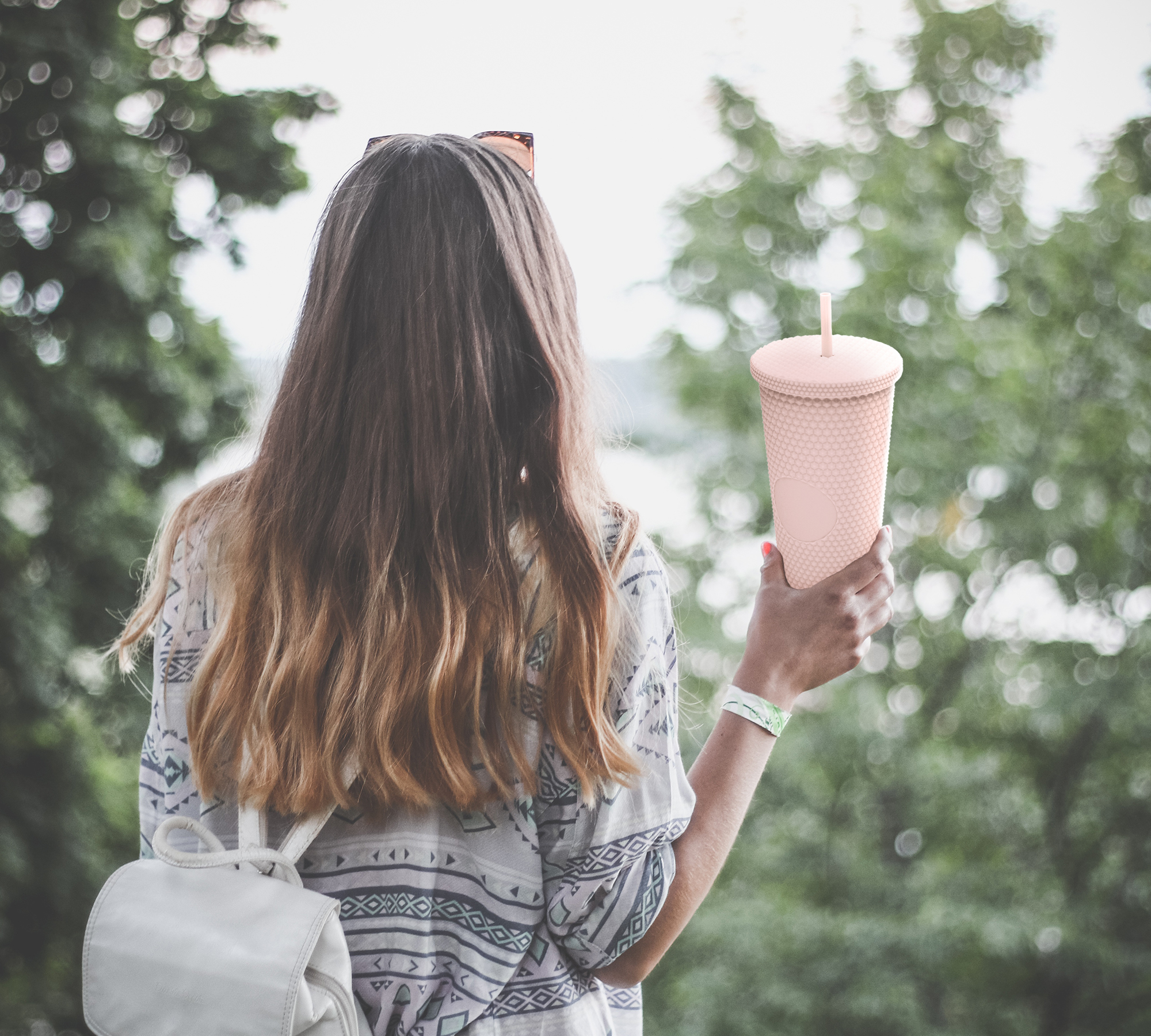 Vaso Termo Para Bebidas Frías y Calientes 700ml con Tachuelas y Aislamiento de Doble Pared al Vacío