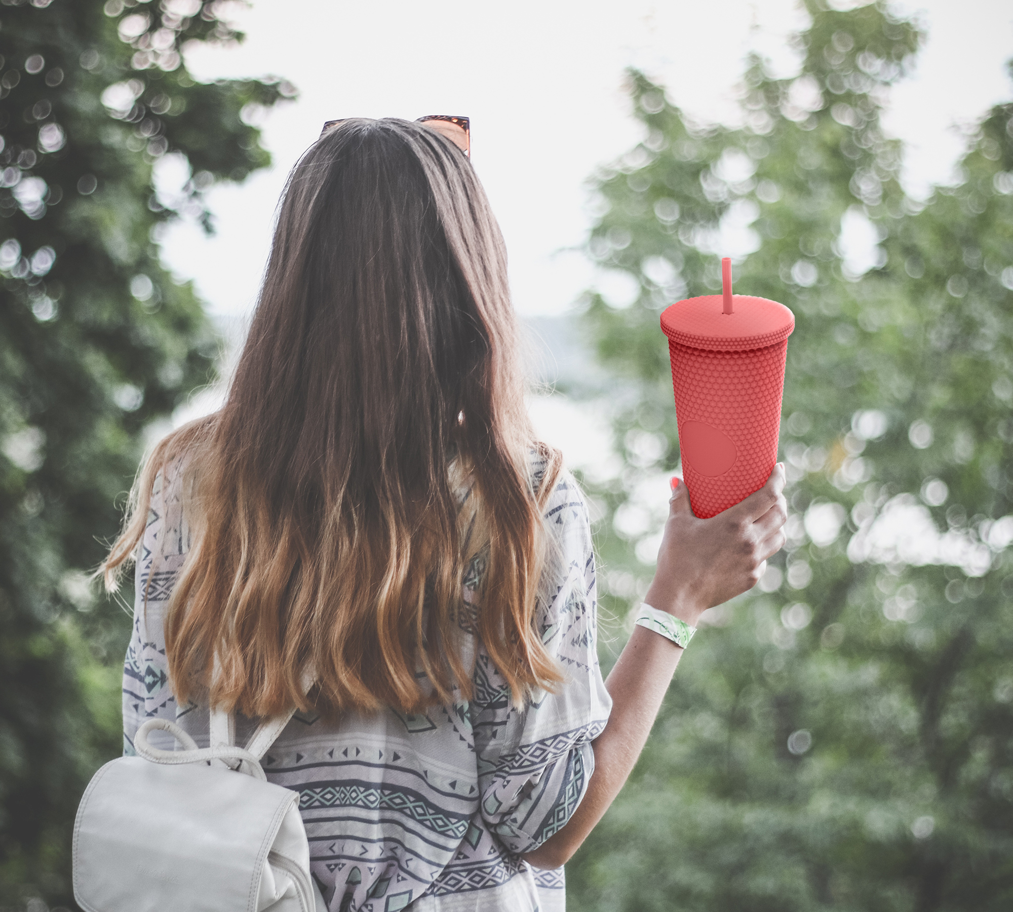 Vaso Termo Para Bebidas Frías y Calientes 700ml con Tachuelas y Aislamiento de Doble Pared al Vacío