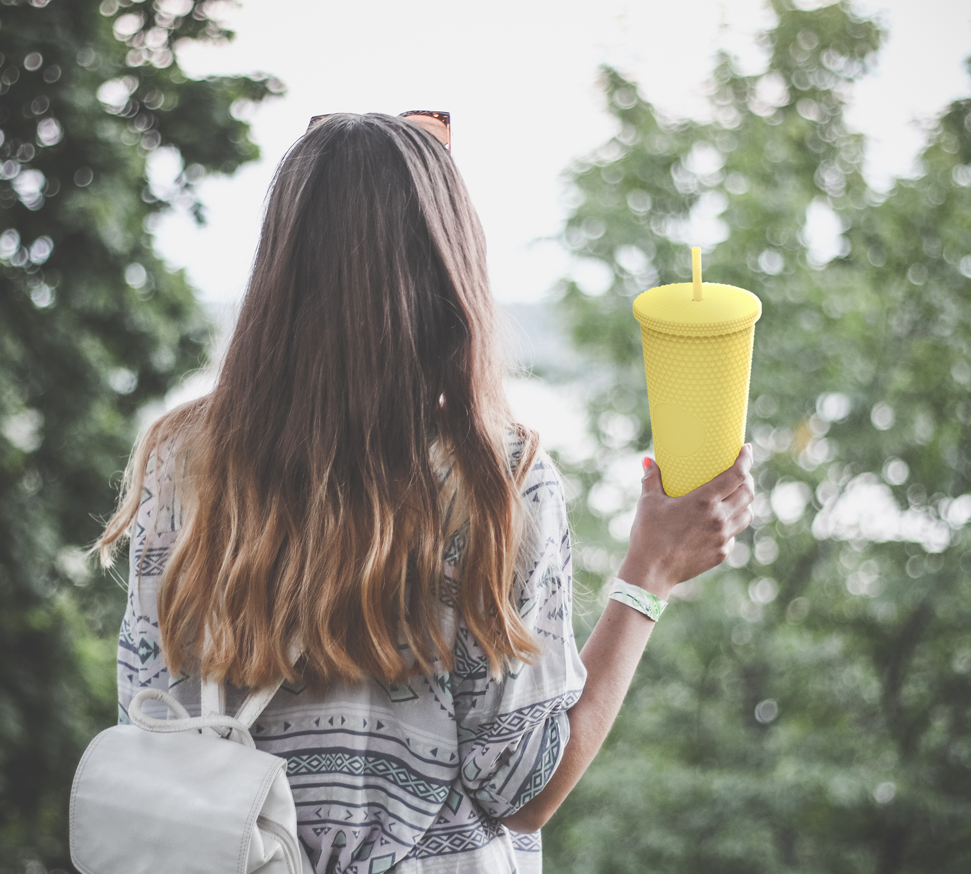 Vaso Termo Para Bebidas Frías y Calientes 700ml con Tachuelas y Aislamiento de Doble Pared al Vacío