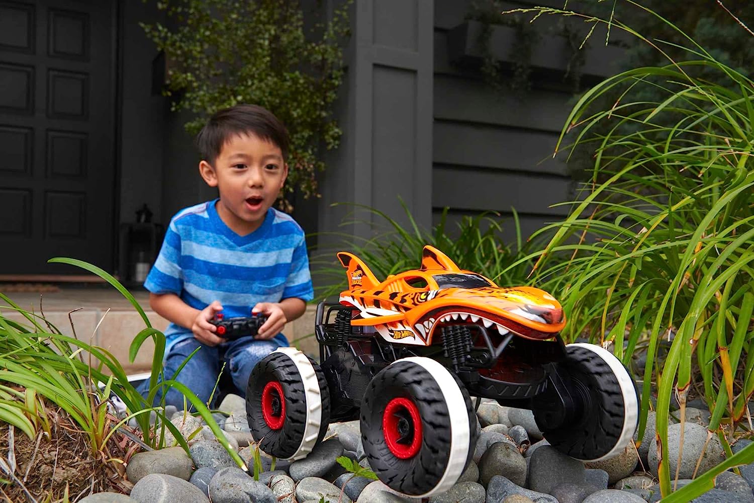 Hot Wheels Monster Trucks Vehículo a Control Remoto Tiger Shark 1:15