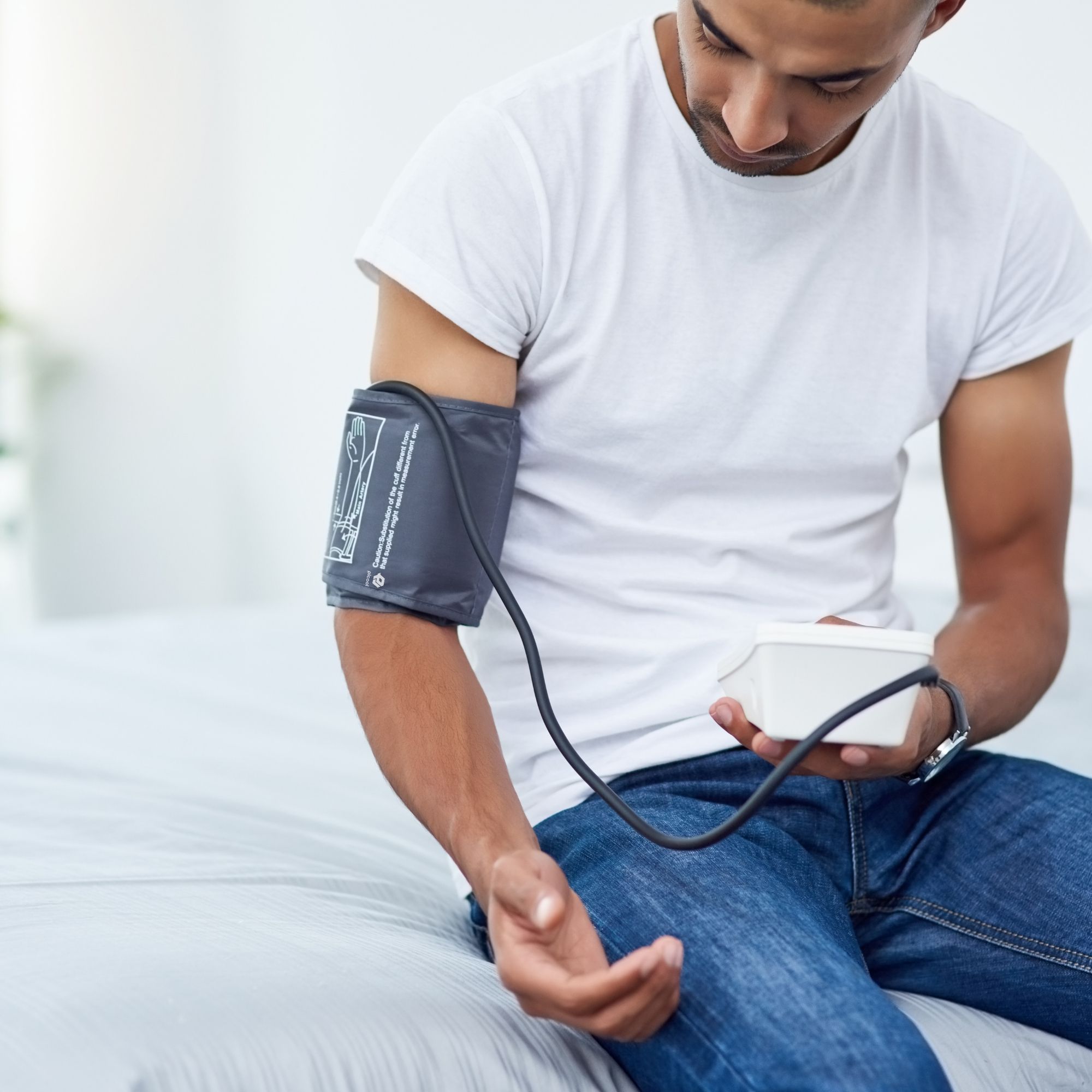 Monitor Presion Arterial Digital Lcd Para Brazo Intellectiv