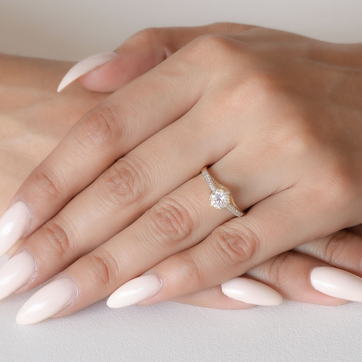 ANILLO DE COMPROMISO 10K ORO AMARILLO CON PIEDRA EVA ABBA JOYAS.