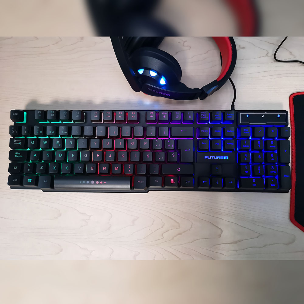 Kit Gamer con Teclado, Audífonos, Mouse y Mouse Pad / Master / MC-KITGAMEPRO