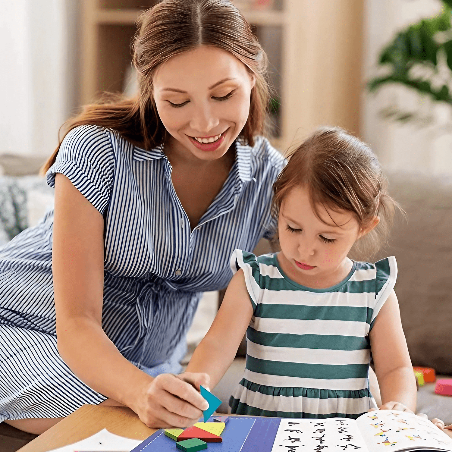 Tangram magnético tipo estuche con 7 piezas con diseños geométricos de madera Yuff!