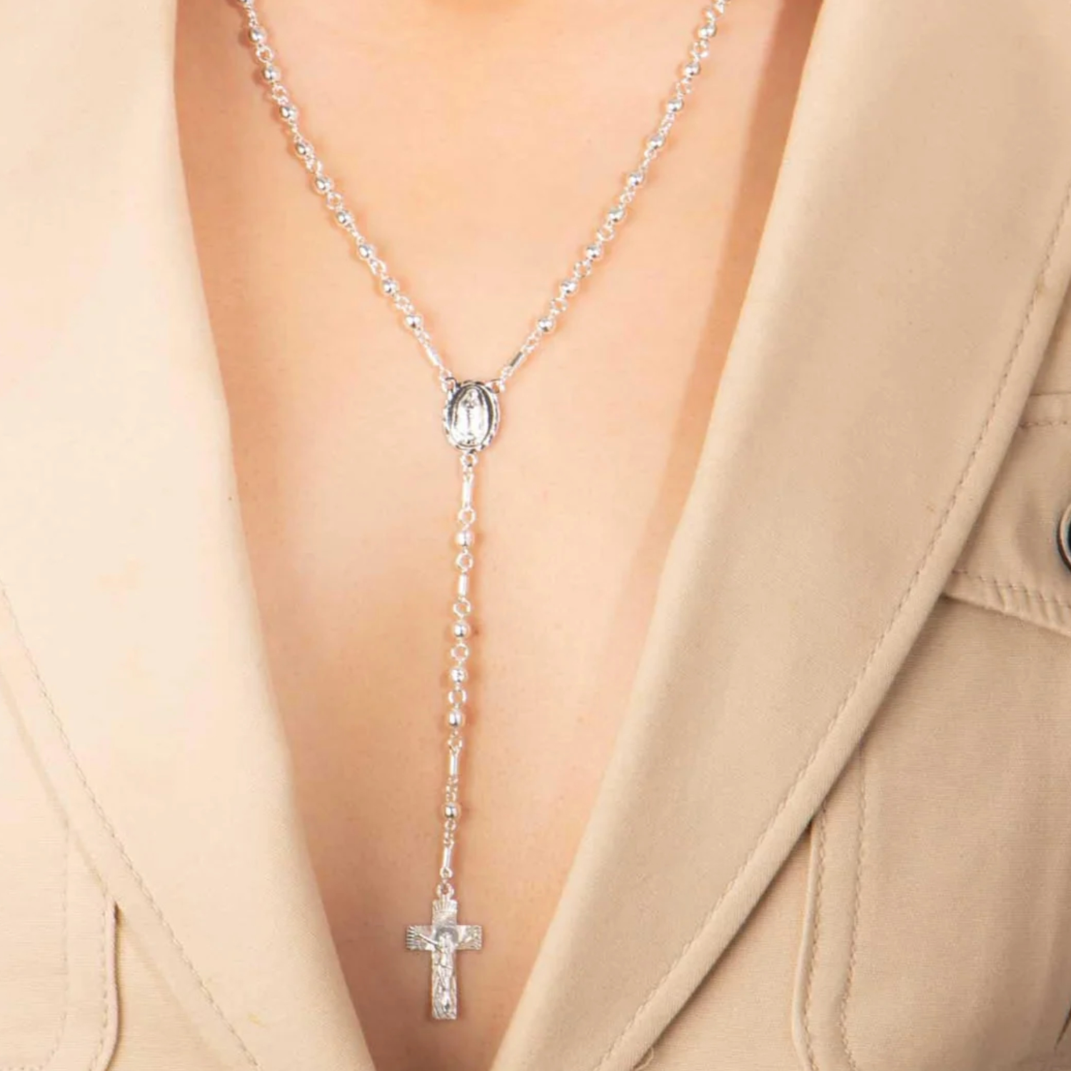 Collar de Rosario en fina plata ley .925.
