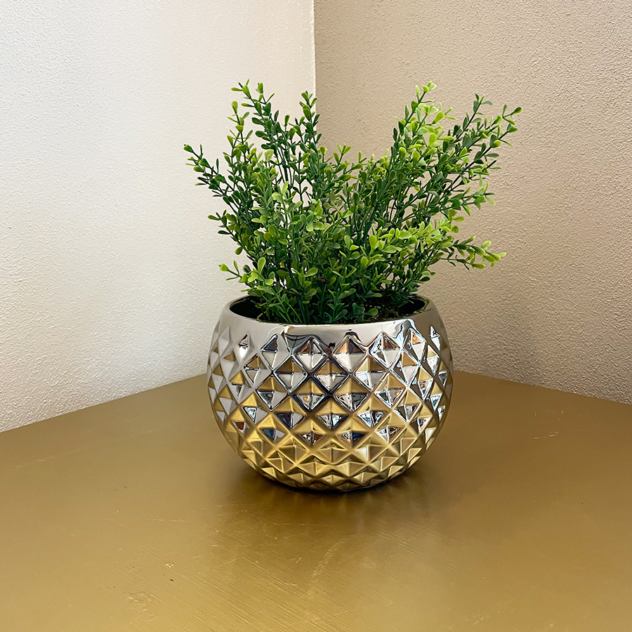 Maceta geométrica en forma de esfera: estilo moderno en color plata cromado de cerámica.