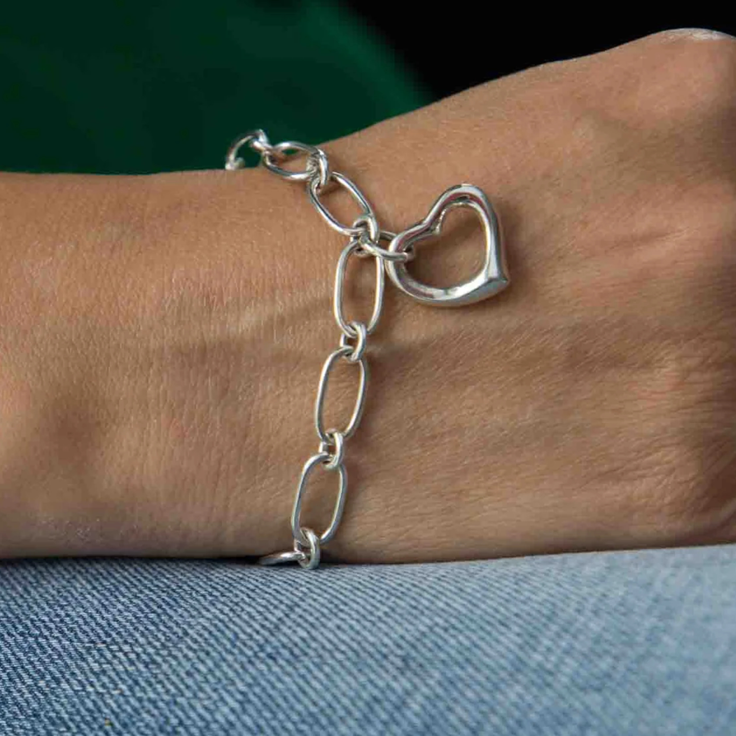 Pulsera unisex de eslabones con corazón elaborada en fina Plata ley .925 certificada.