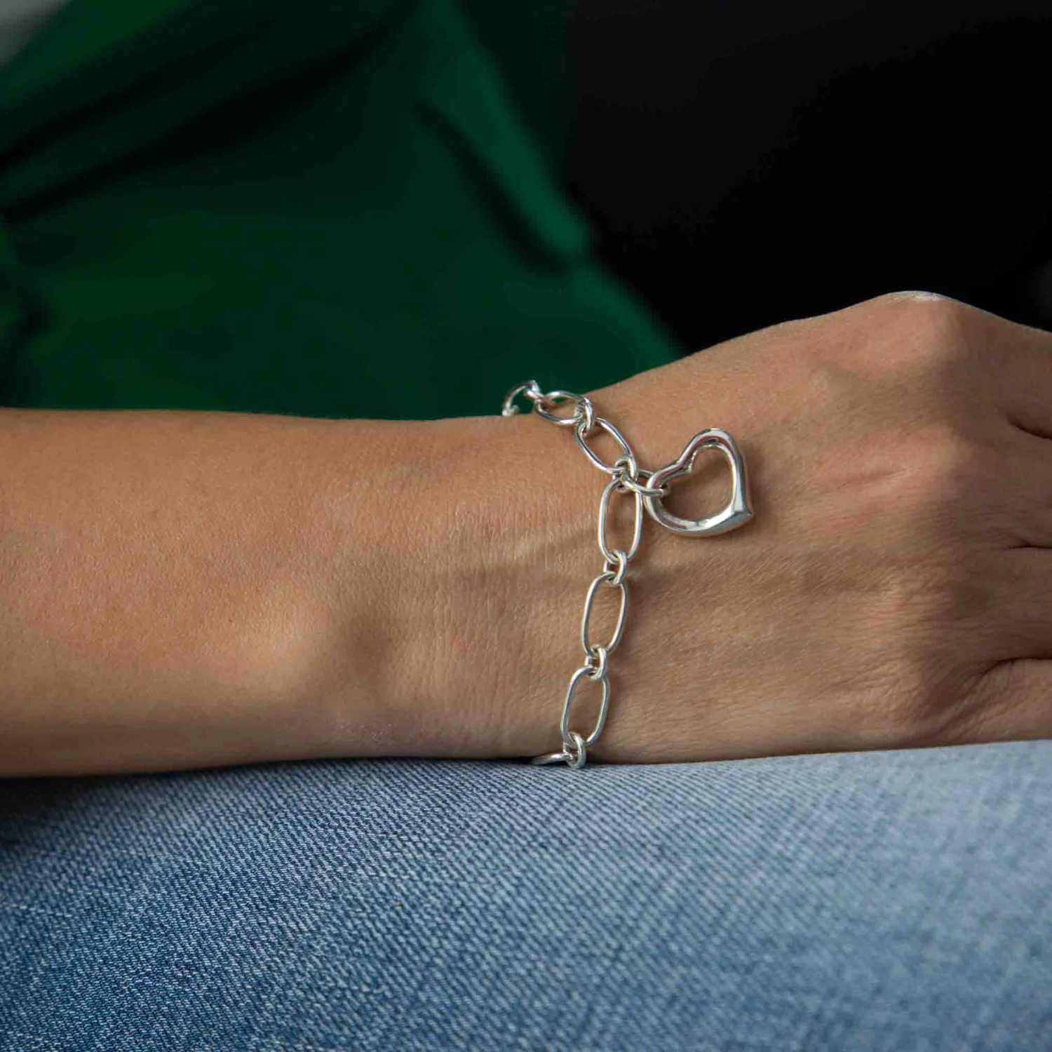 Pulsera unisex de eslabones con corazón elaborada en fina Plata ley .925 certificada.