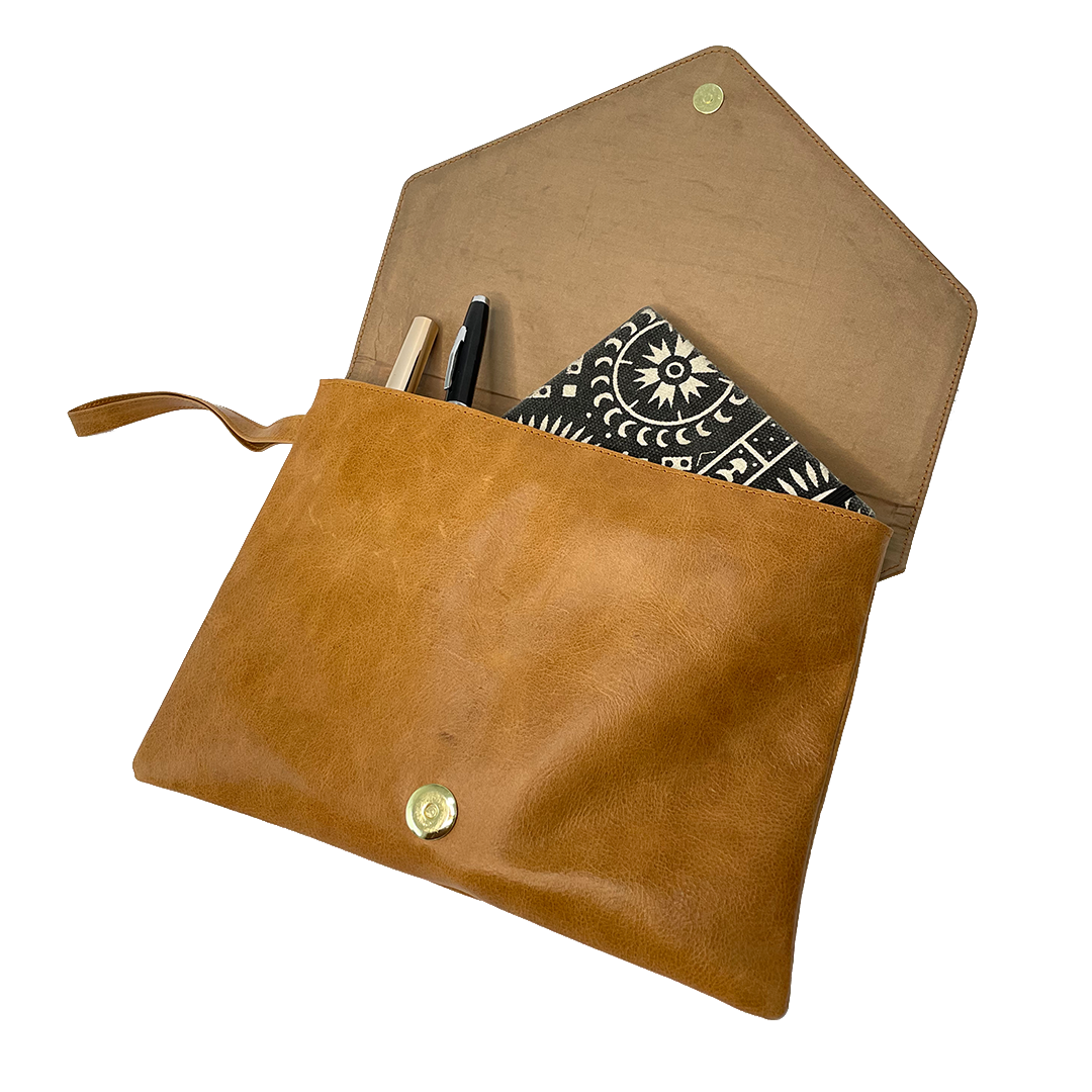 Sobaquera Terra de cuero natural marca DAJU