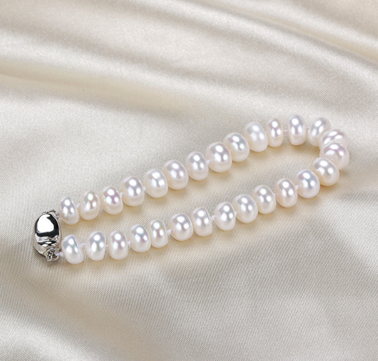 Juego juvenil de collar, pulsera, aretes y anillo ajustable todo de perlas naturales de alta calidad AAAA y Plata ley .925.