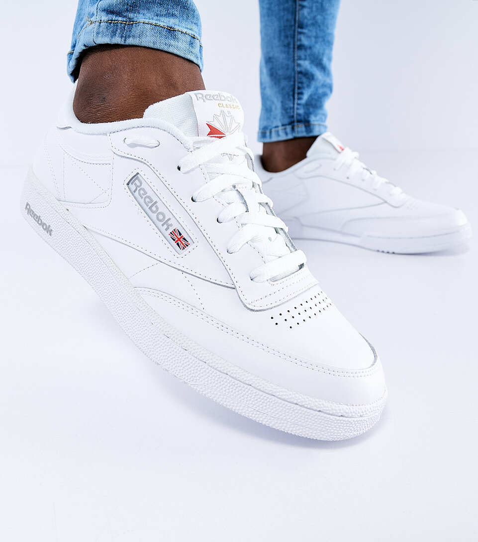 Zapatos reebok 2024 blancos hombre jeans