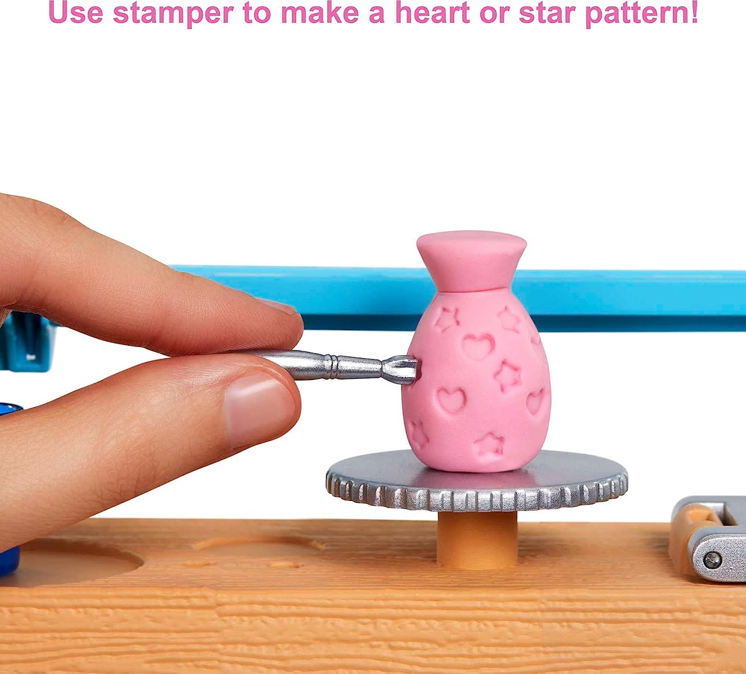 Barbie Fashion & Beauty Muñeca Estudio de Arte Creativo