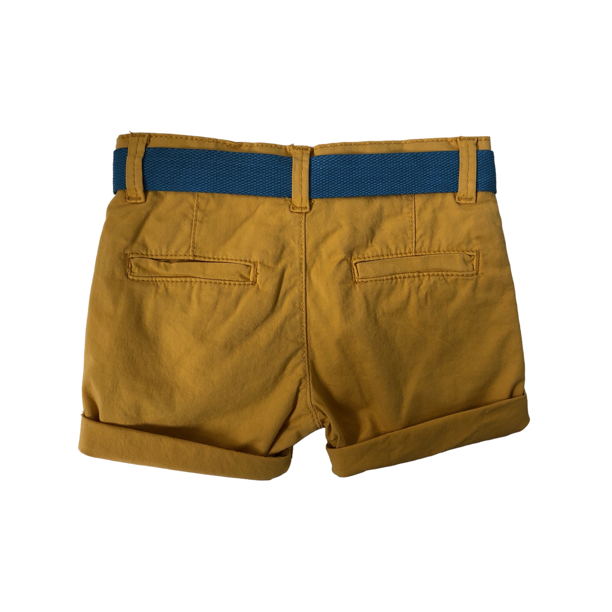 Pantalón corto para Niño en color amarillo con cinturón azul