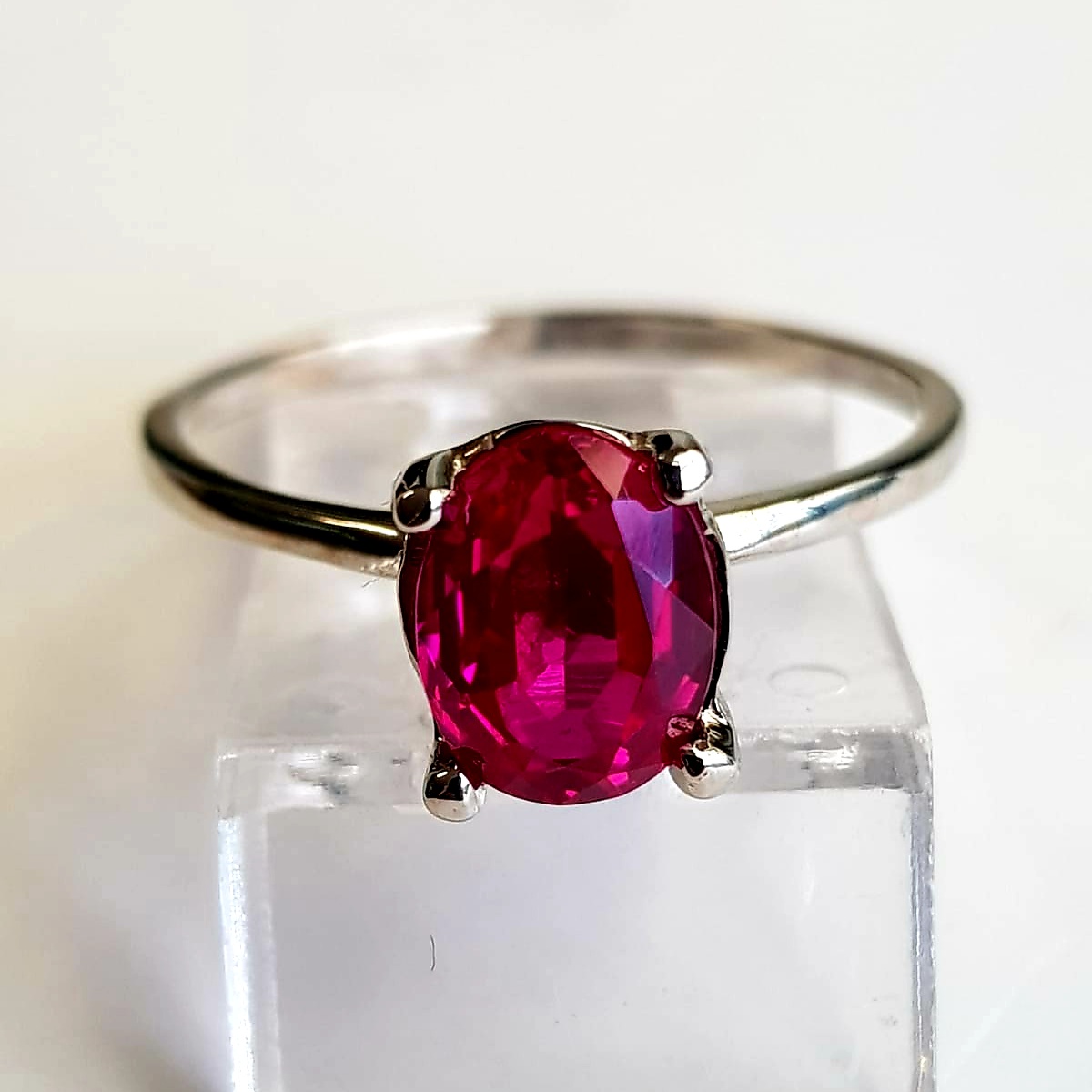 Anillo Oro 14k & Rubí de 4 quilates corte oval