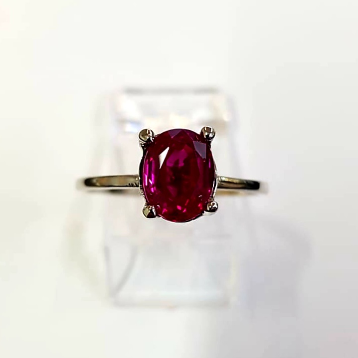 Anillo Oro 14k & Rubí de 4 quilates corte oval